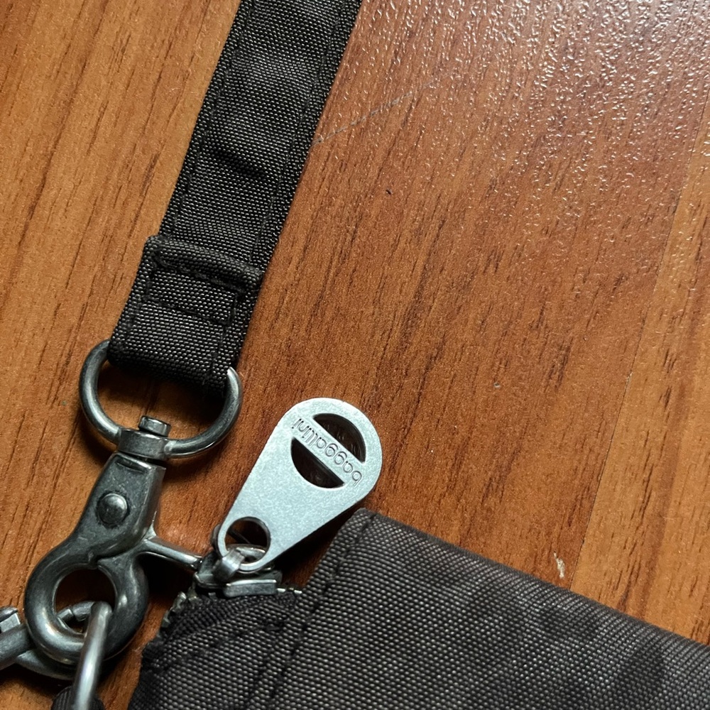 Baggallini crossbody purse - Picture 2 of 3